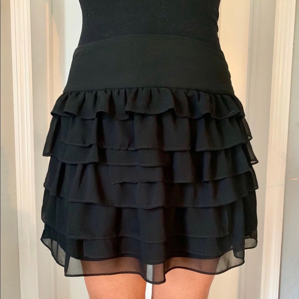 Express Ruffle Skirt, Black. Size 10